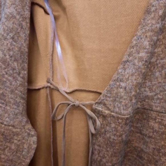 GILLI Wrap Dress - Picture 3 of 8